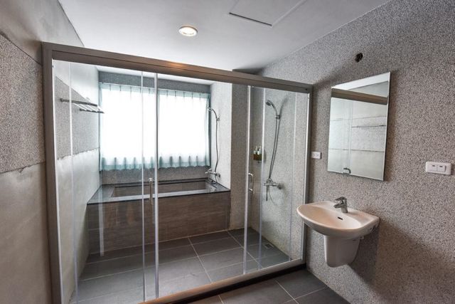 Wikid Design Hotel-Quadruple Room-5
