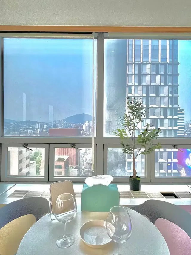 [신규] 홍대입구역 9초美麗的漢江日落景觀-弘大入口站步行3分鐘 美麗的日落城市景觀 | 5人入住-5