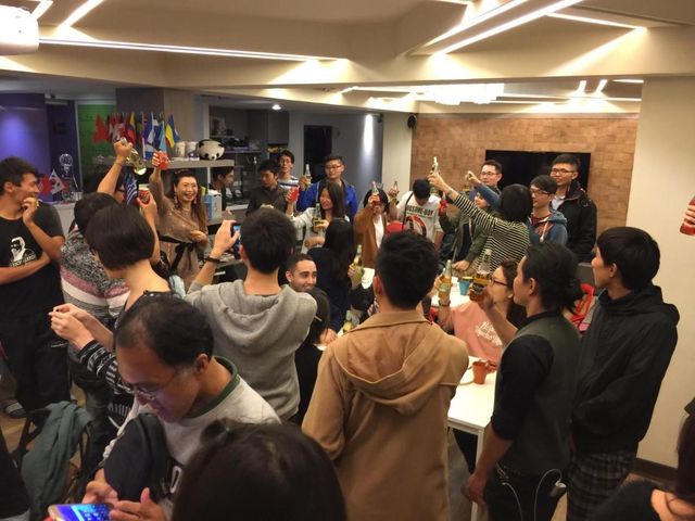 旅悅 國際青年旅舍 l 三多商圈-7人女生房2床-7