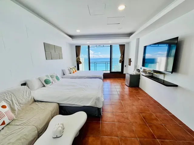 Kenting Bed and Breakfast. Iwate Hotel-Ocaen view room l Ocean View Family Room-4