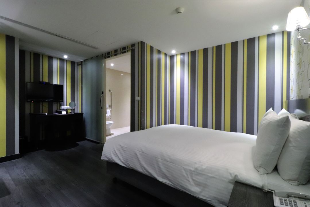 J-Hotel