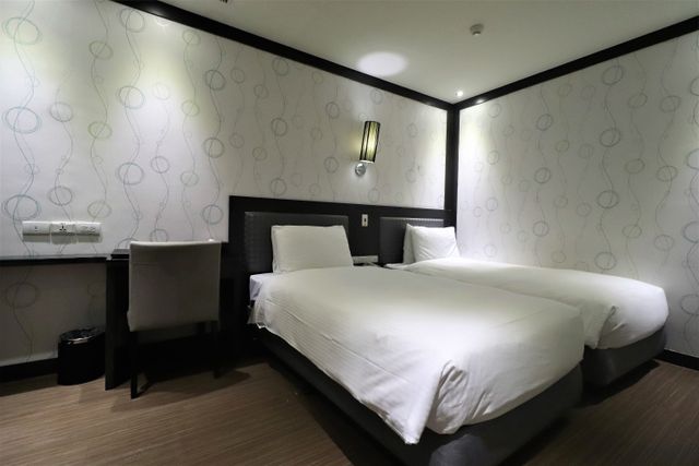 J-Hotel-Classic Twin Room-5