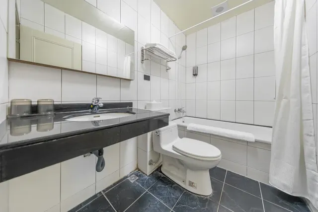 ItaThao Smart Stay with Elevator-Twin room with balcony-13