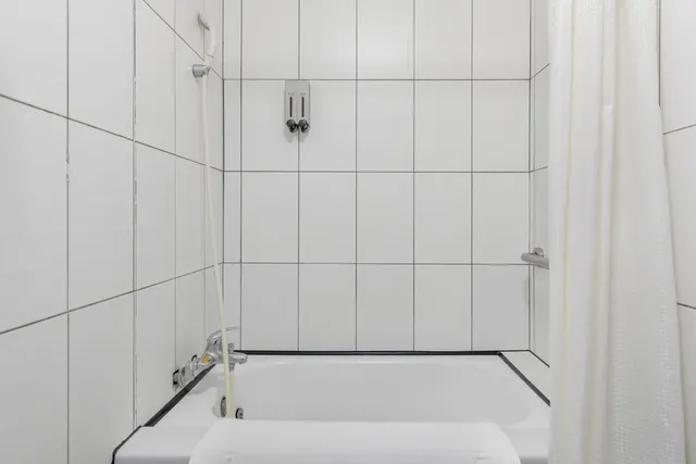 ItaThao Smart Stay with Elevator-Deluxe double room with balcony-13