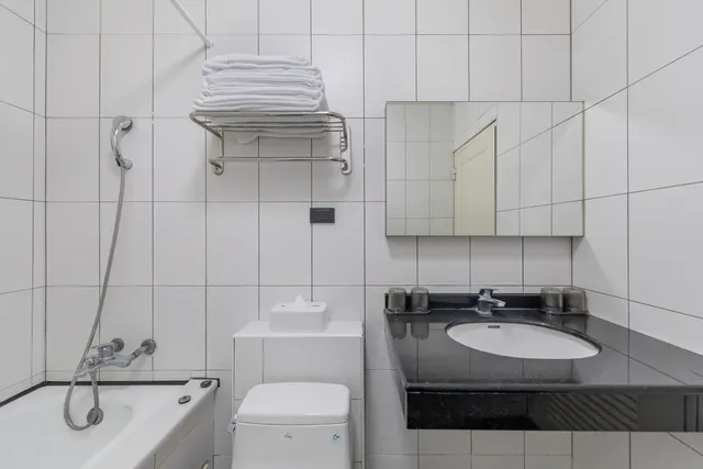 ItaThao Smart Stay with Elevator-Quadruple room with bathtub-13