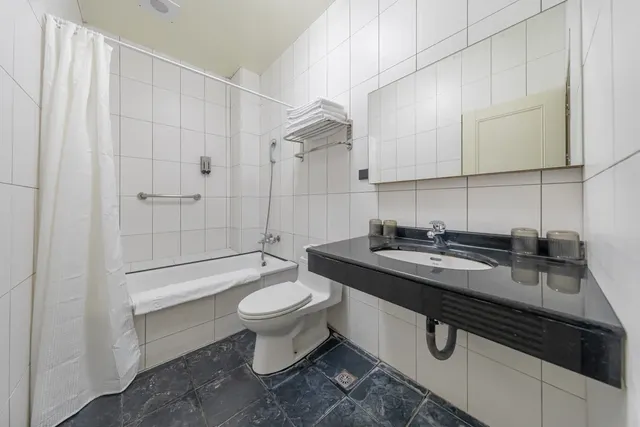 ItaThao Smart Stay with Elevator-Quadruple room with balcony-13