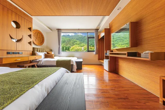 ItaThao Smart Stay with Elevator-Quadruple room with mountain view-1