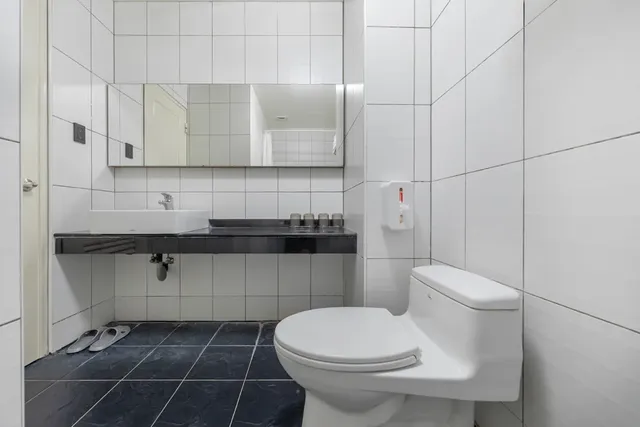 ItaThao Smart Stay with Elevator-Quadruple room with lake view-14