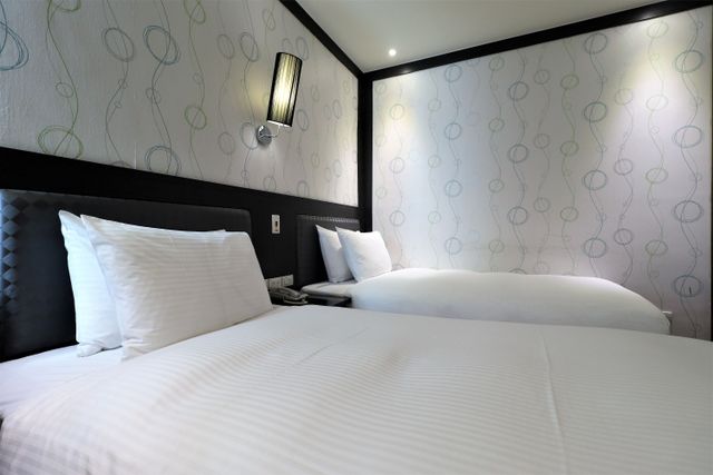 J-Hotel-Deluxe Twin Room-5