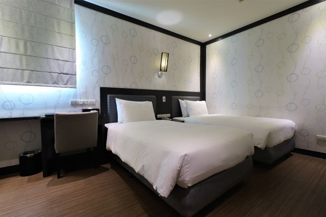 J-Hotel-Deluxe Twin Room-4