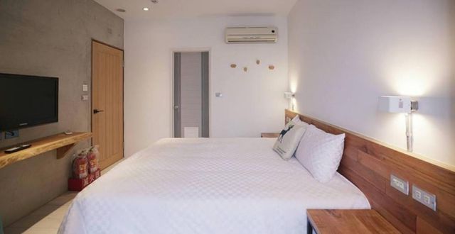 The Red Hotel-Yang Double Room-3