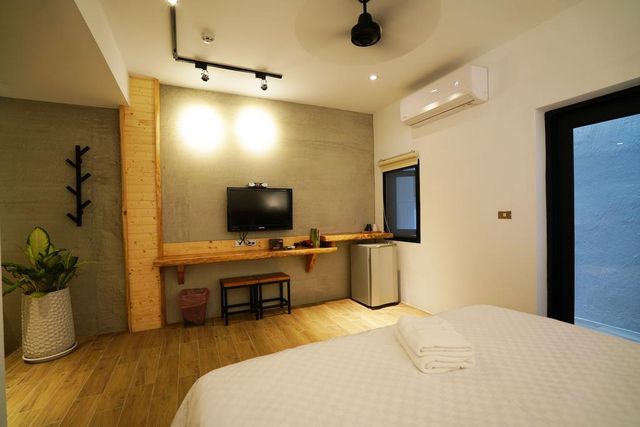 The Red Hotel-Comfort Double Room-5
