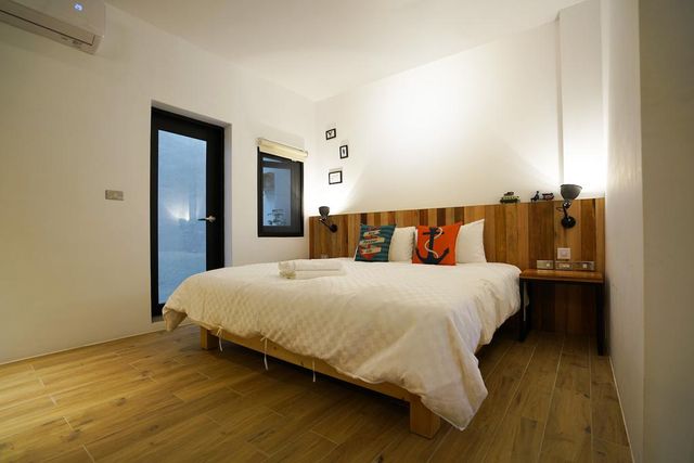 The Red Hotel-Comfort Double Room-2