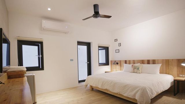 The Red Hotel-Comfort Double Room-1