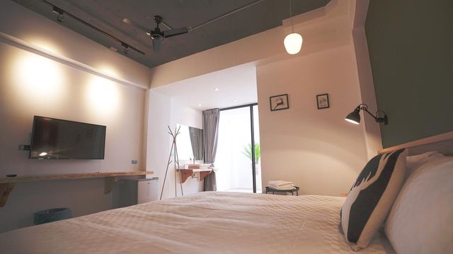 The Red Hotel-Lazy Double Room-2
