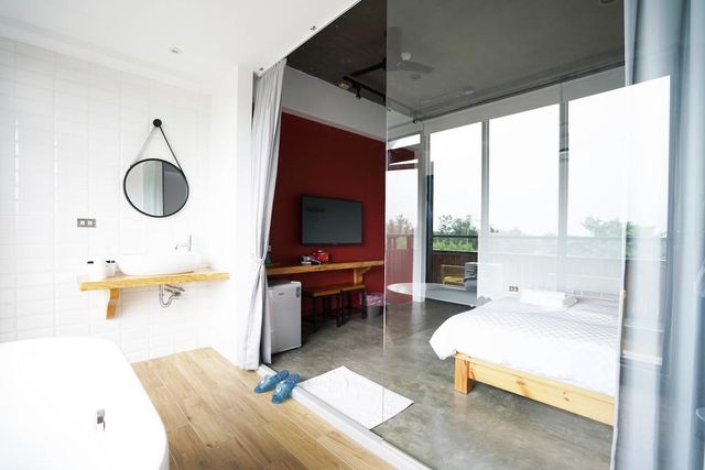 The Red Hotel-Sea View Double Room with Bath-3