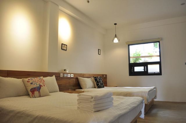 The Red Hotel-Garden Quadruple Room-4