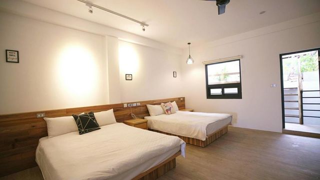 The Red Hotel-Garden Quadruple Room-2