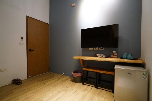 The Red Hotel-Quadruple Room in the Building (No window)-4