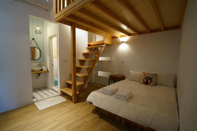The Red Hotel-Quadruple Room in the Building (No window)-2