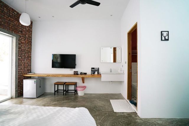 The Red Hotel-Double Room with Balcony-5