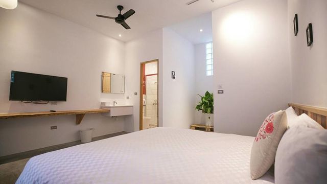 The Red Hotel-Double Room with Balcony-3