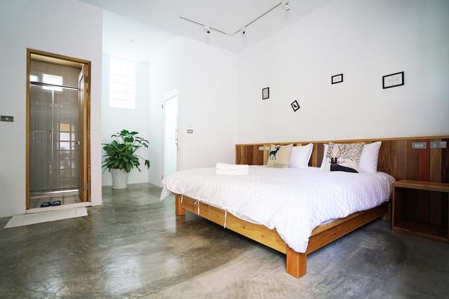 The Red Hotel-Double Room with Balcony-4