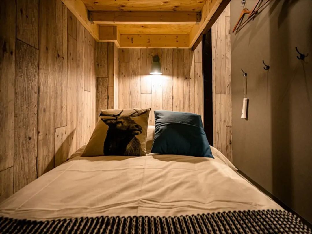 5min walk from JR Komagome/9min walk to cherry blossom and autumn foliage garden / Private room