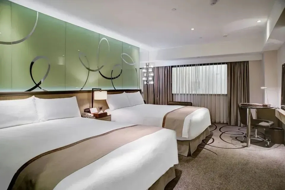 【高鐵假期】 翰品酒店高雄2日自由行｜捷運鹽埕埔站步行3分鐘-【常態促銷】- 雅緻家庭房(2中床，含早餐)-1