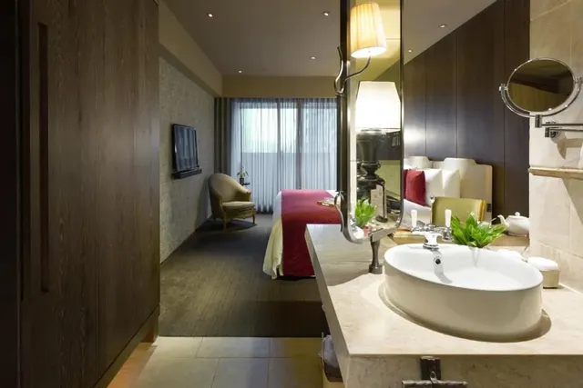 【High Speed Rail Holiday】 2-Day Free Travel in Taipei at Grand Palais Hotel-Superior Queen No Window  (Room only) (1 medium bed or 2 small beds/no window)-4