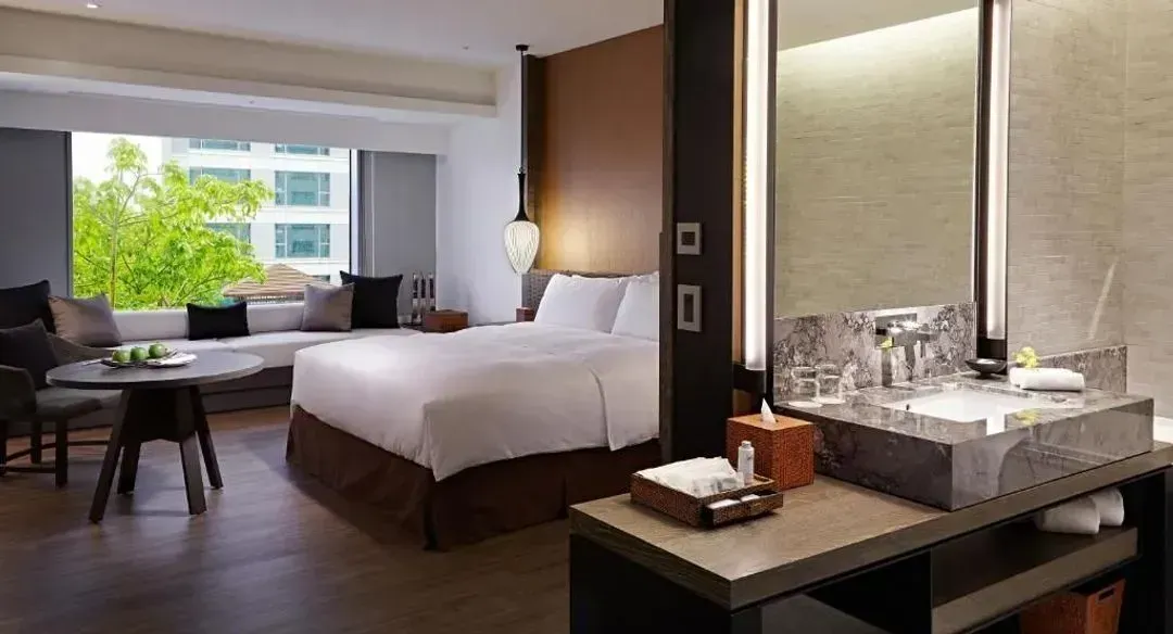 【High Speed Rail Holiday】 2-Day Free Travel at Silks Place Tainan
