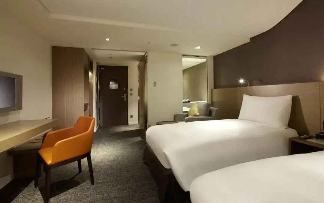 【High Speed Rail Holiday】 Royal Inn Taipei Linsen 2-Day Free Tour