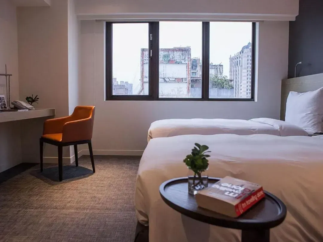 【High Speed Rail Holiday】 Royal Inn Taipei Linsen 2-Day Free Tour