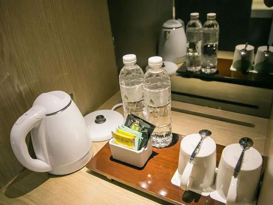 【High Speed Rail Holiday】 Royal Inn Taipei Linsen 2-Day Free Tour