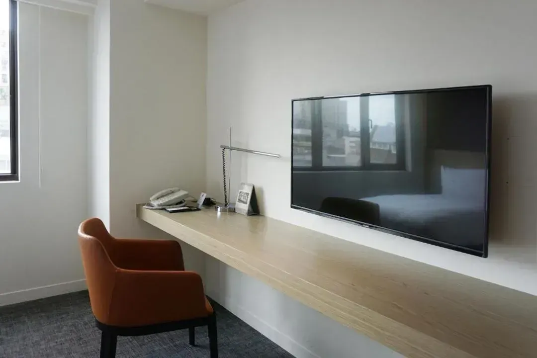 【High Speed Rail Holiday】 Royal Inn Taipei Linsen 2-Day Free Tour