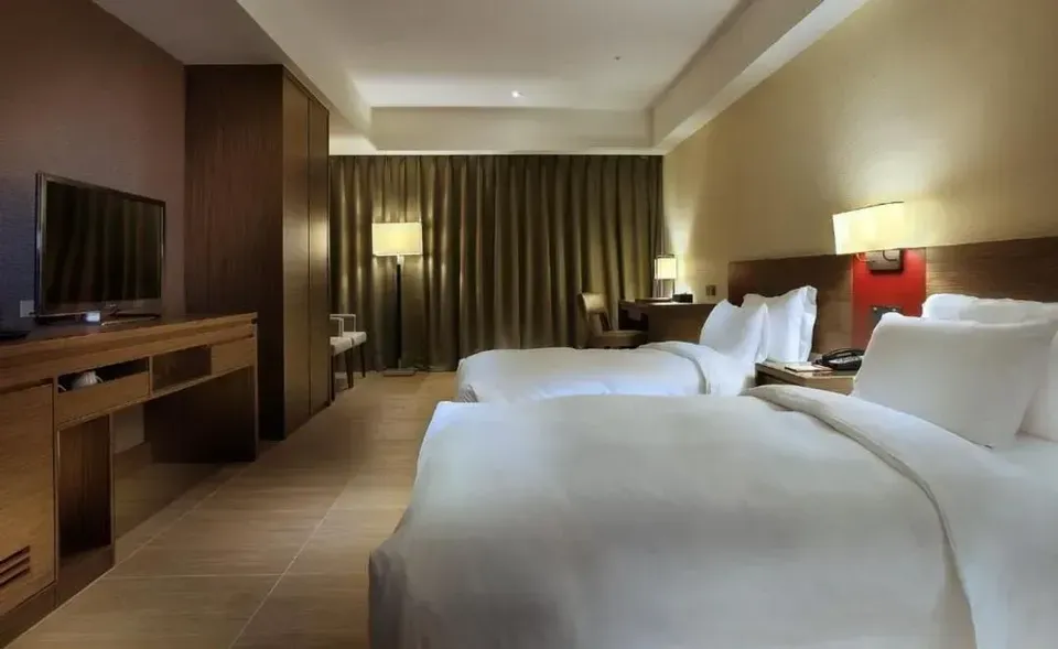 【高鐵假期】 福容大飯店台中麗寶樂園店2日自由行｜麗寶樂園出遊首選，含樂園門票-【常態促銷】- 精緻家庭房(2大床)-2