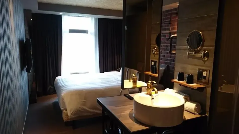 【高鐵假期】 高雄城市商旅駁二館2日自由行｜近捷運站和駁二藝術特區-【常態促銷】- 精緻客房(1大床-不含早)-2