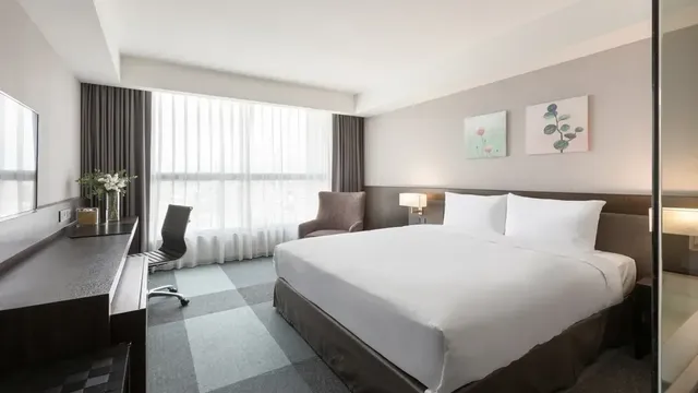 【高鐵假期】 煙波大飯店台南館2日自由行｜度假首選，附設泳池-【搭高鐵．送住宿】豪華雙人房(1大床)-1