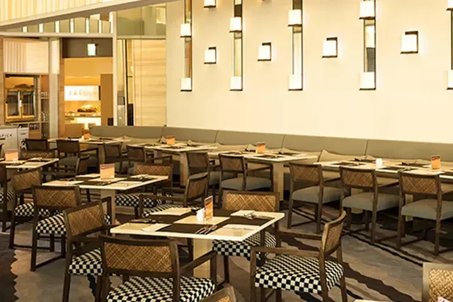 【高鐵假期】 和逸飯店．高雄中山館2日自由行｜近三多商圈、世運主場館-【搭高鐵．送住宿】舒適客房(無窗-1大床/2小床)-5