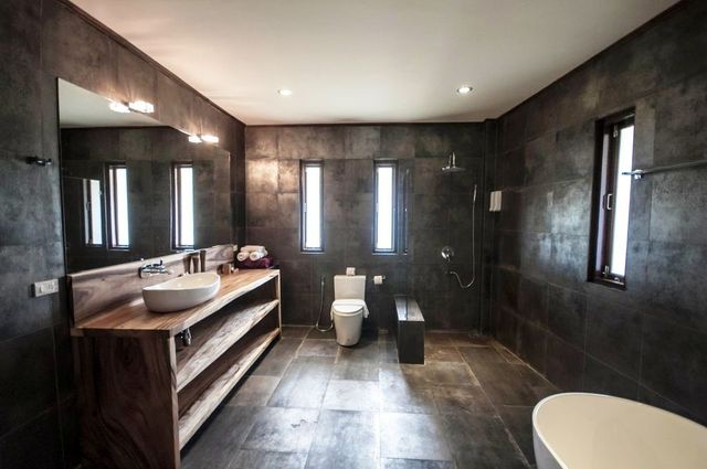 MASTER BATH ROOM
