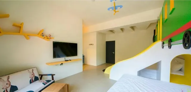 青漫童夢｜親子友善｜近花蓮火車站-火車滑梯六人房-4