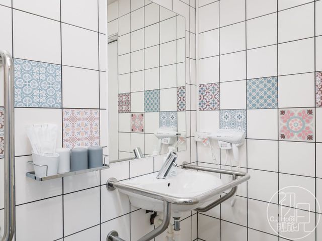 CJ ホテル｜オプションの数量限定ロフトルーム-Standard twin room-9