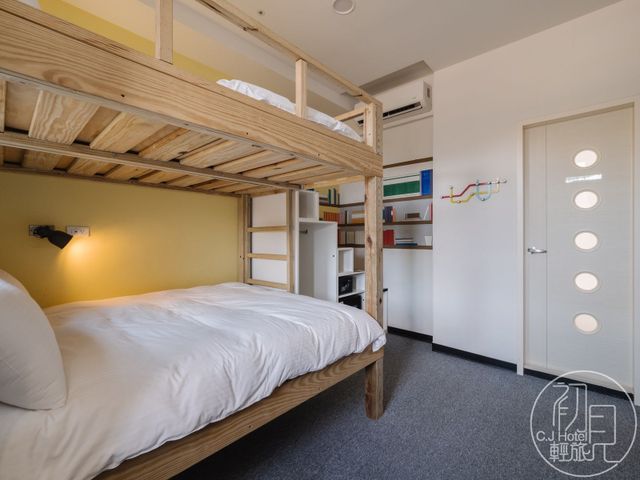 CJ ホテル｜オプションの数量限定ロフトルーム-Standard twin room-3