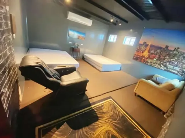 內附100吋投影幕及按摩椅