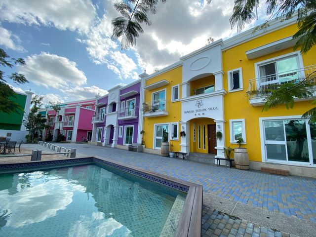Burano Yellow Villa-Funny yellow-11