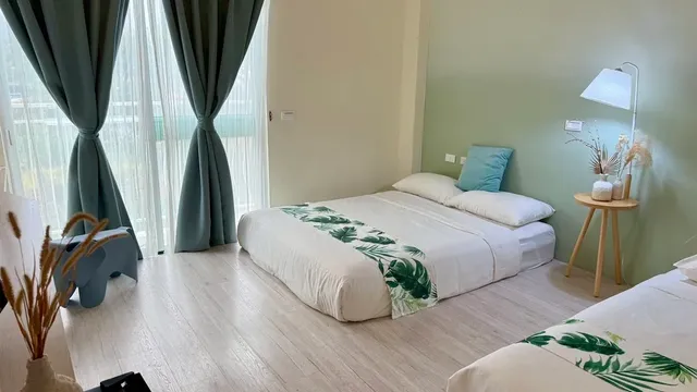Burano Yellow Villa-Olive yellow-4