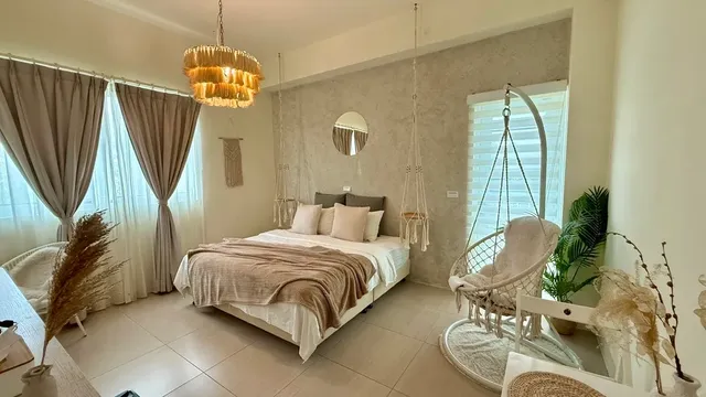Burano Yellow Villa-Tropical yellow-1