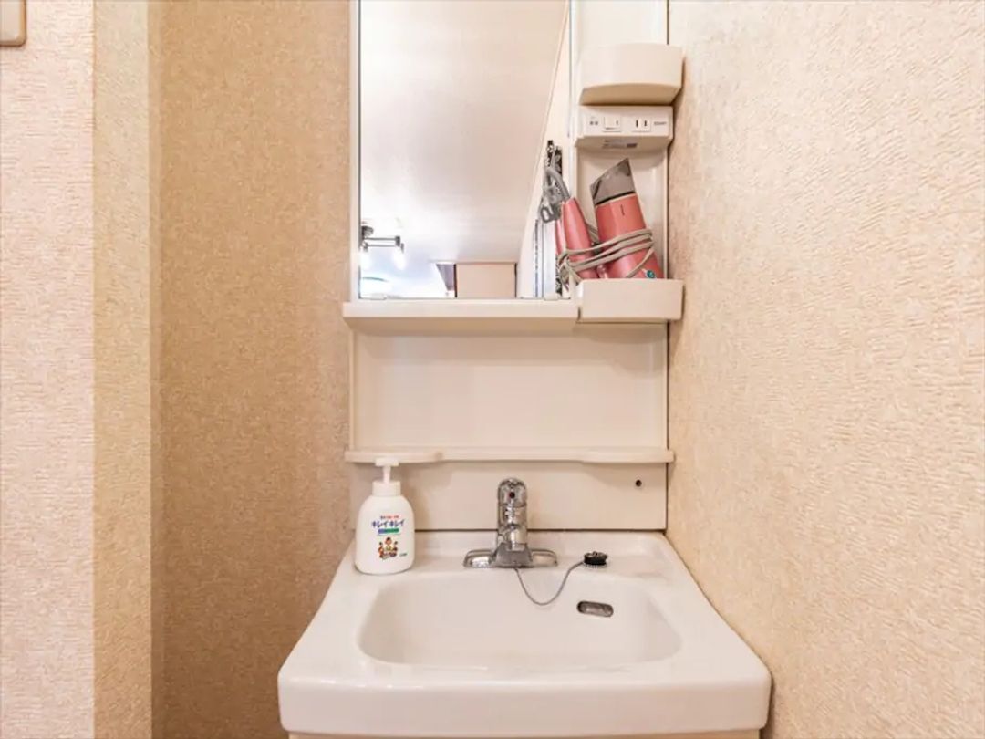 5min walk from Kyobashi Station/2-story house!55㎡/2LDK/Max 8pax