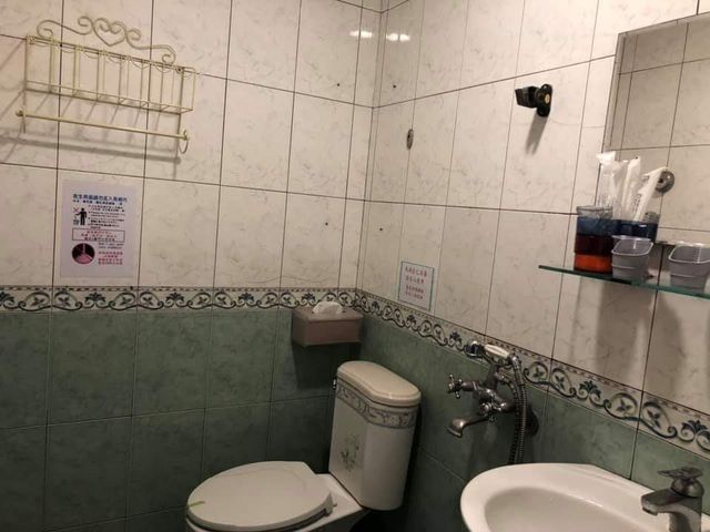 文藝復興墾丁大街民宿 | 室內公共空間自行車停放-1樓101小型標準雙人房(無窗)-3