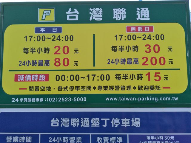 文藝復興墾丁大街民宿 | 室內公共空間自行車停放-2樓201豪華雙人房(有窗)-8